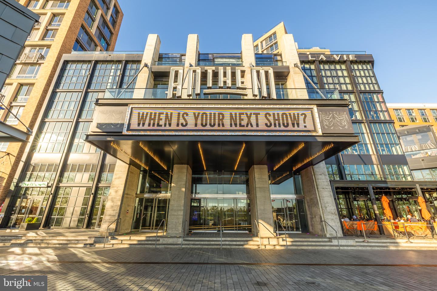 45 Sutton Sq SW #906