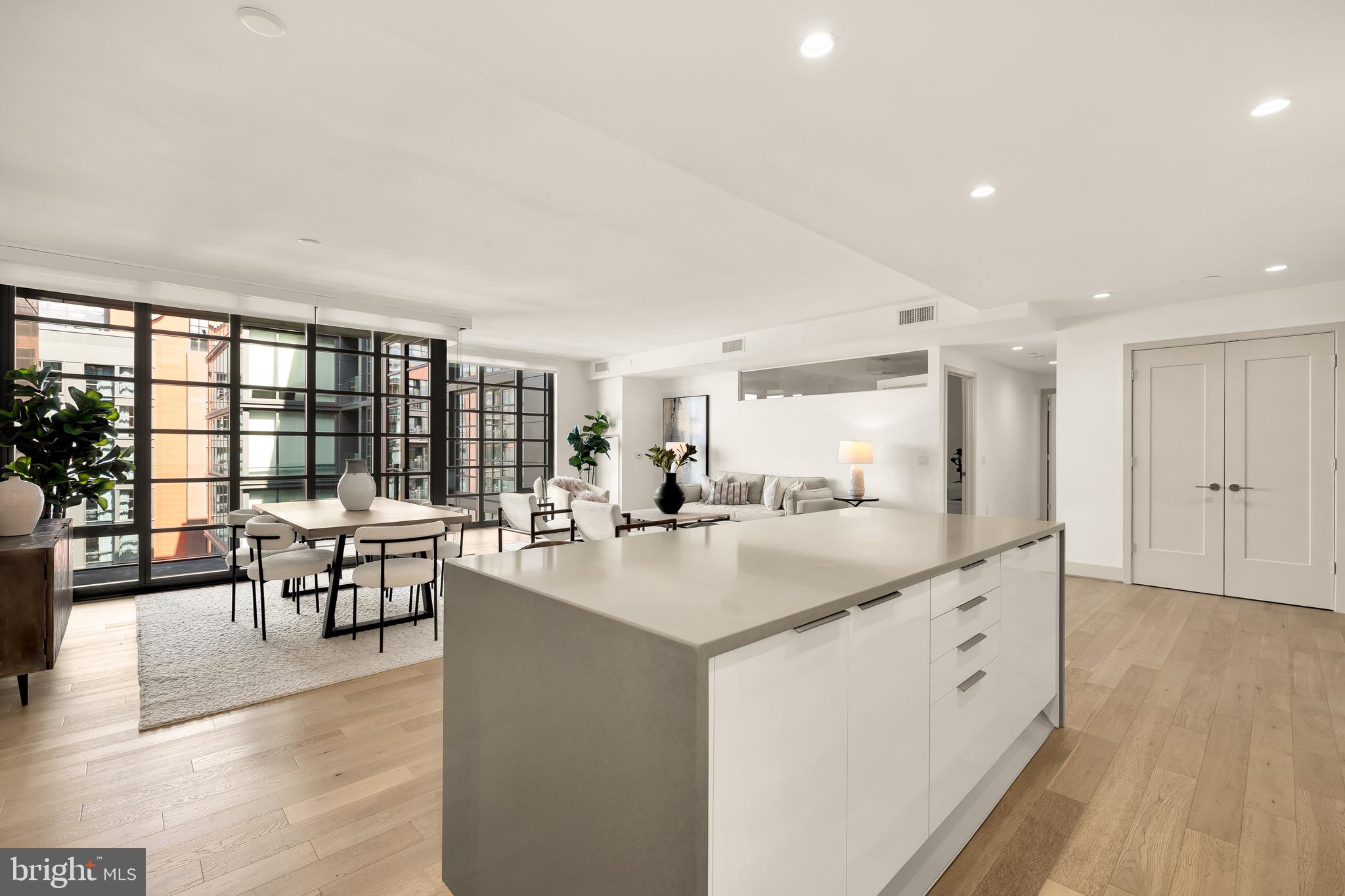 45 Sutton Sq SW #906