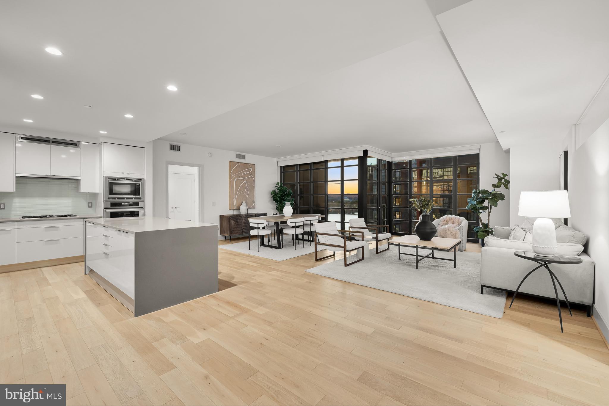 45 Sutton Sq SW #906