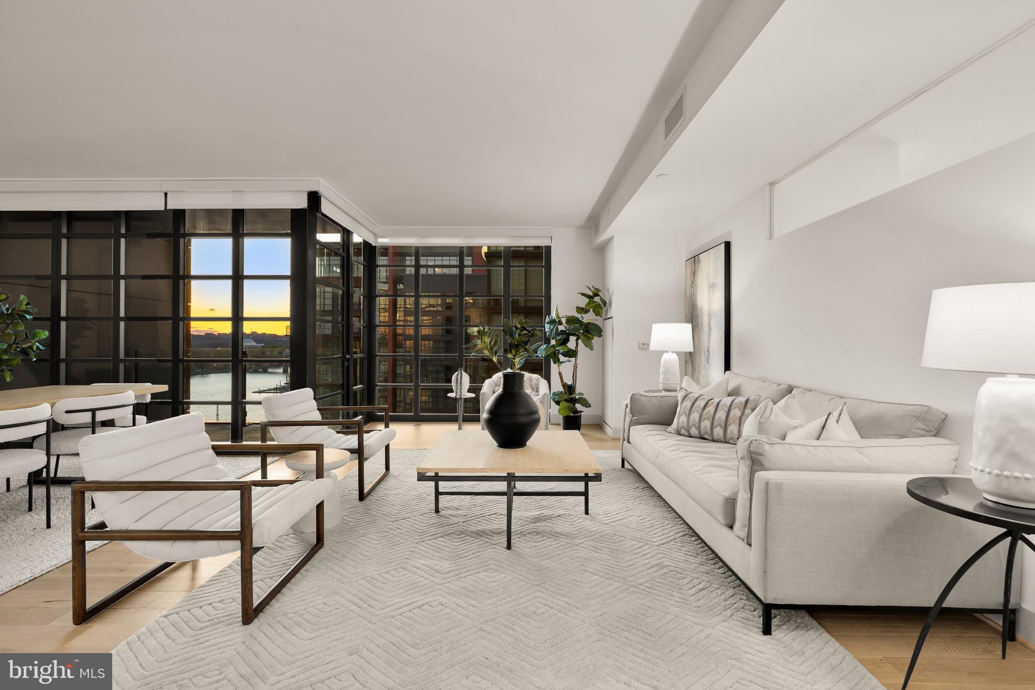 45 Sutton Sq SW #906