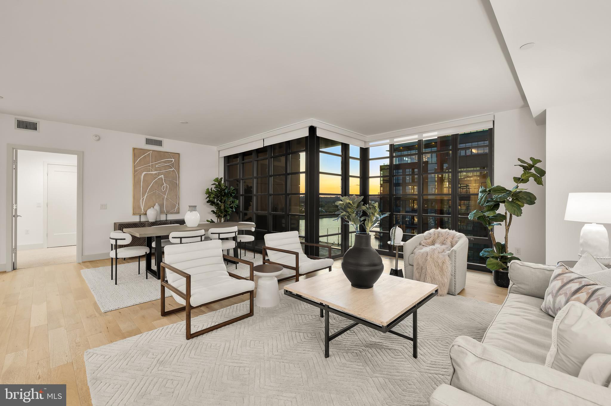 45 Sutton Sq SW #906