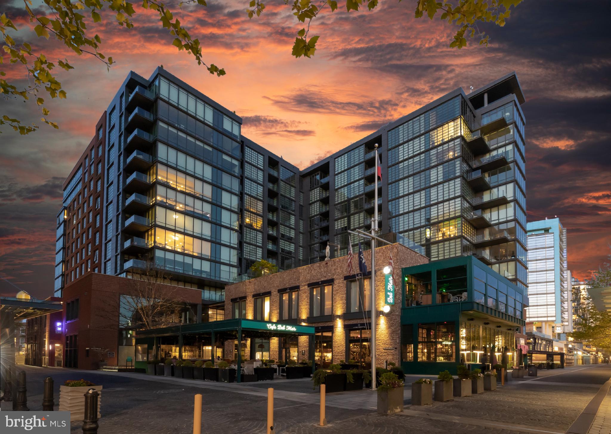 45 Sutton Sq SW #906