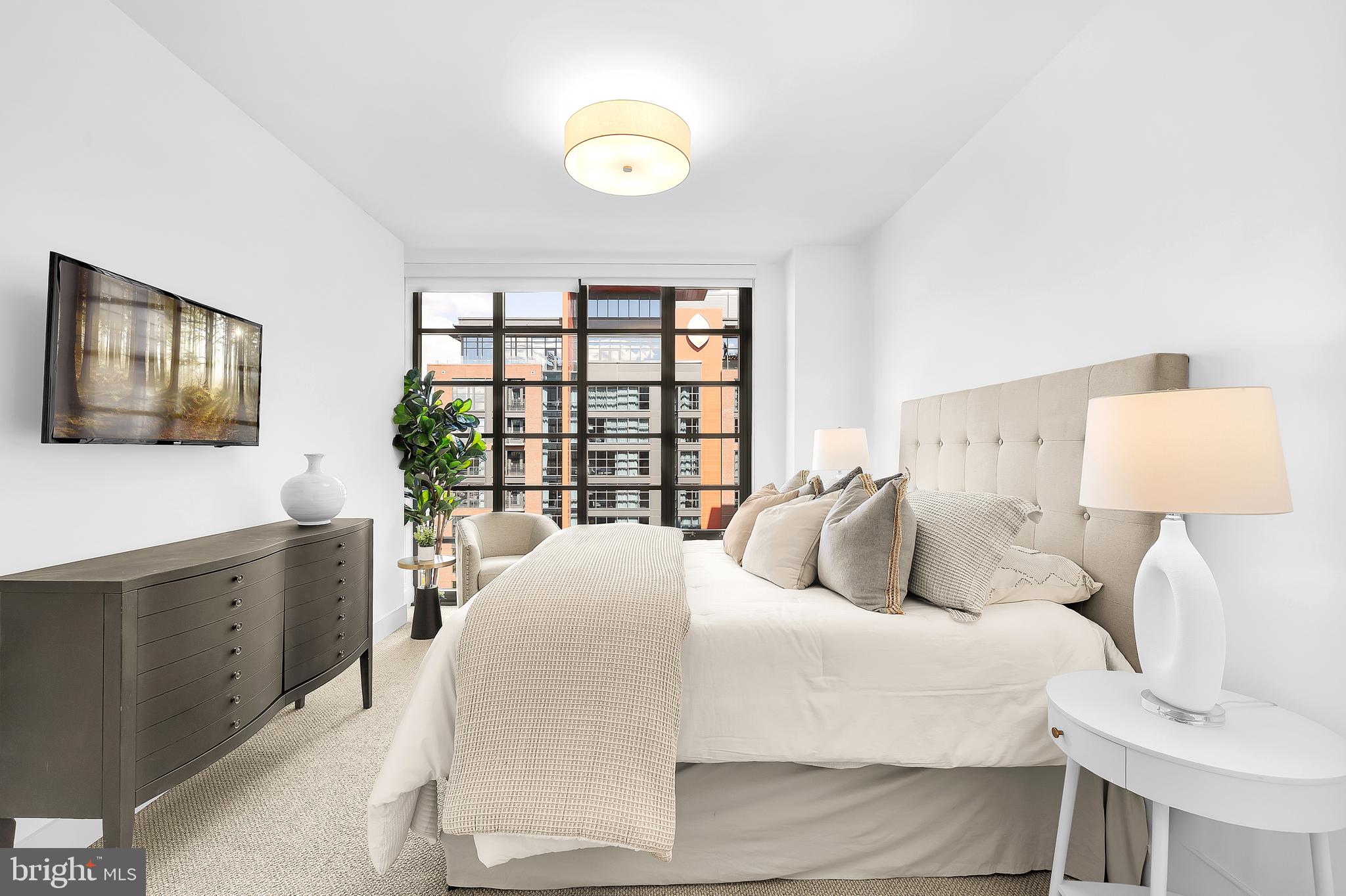 45 Sutton Sq SW #906