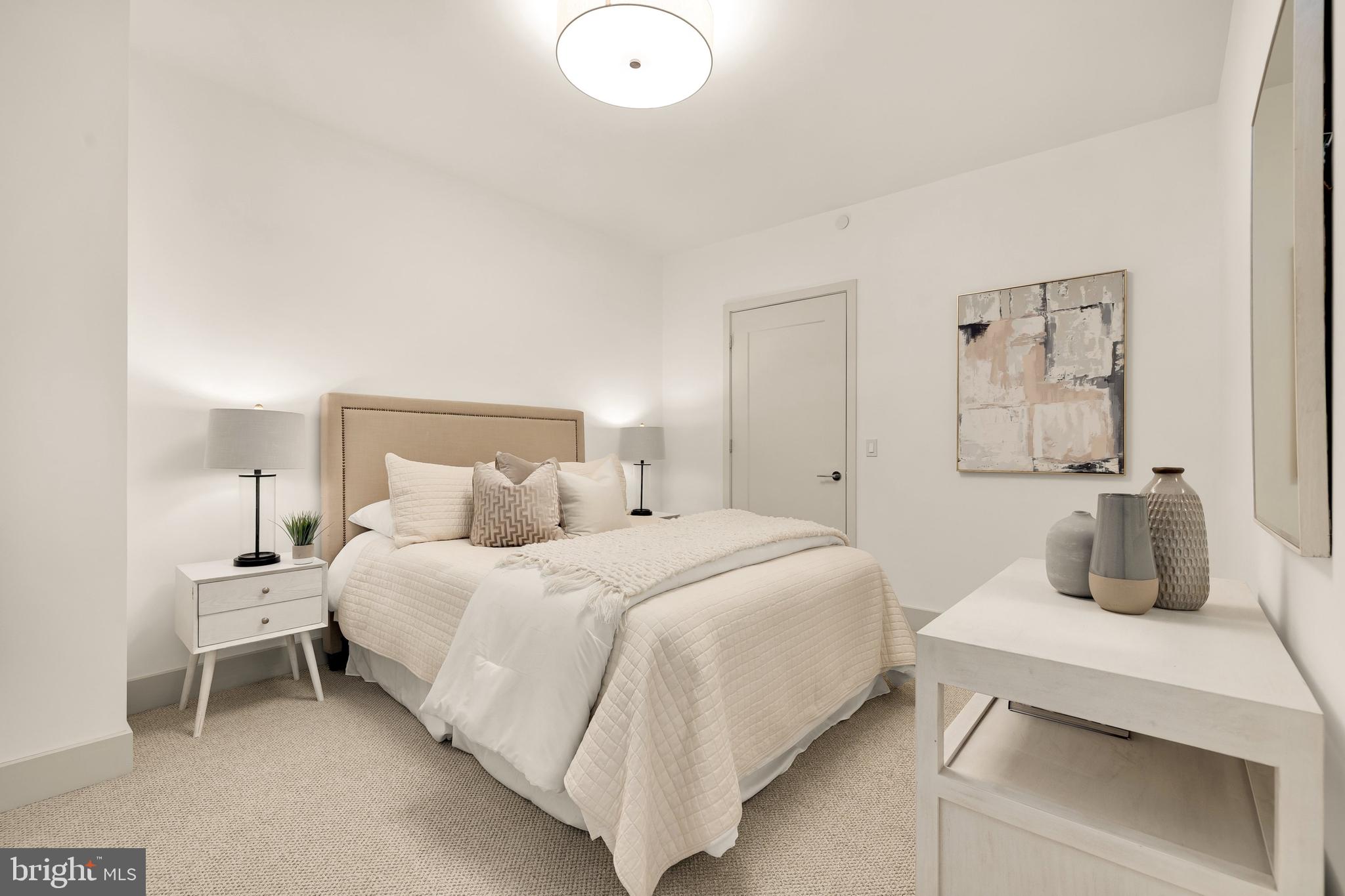 45 Sutton Sq SW #906