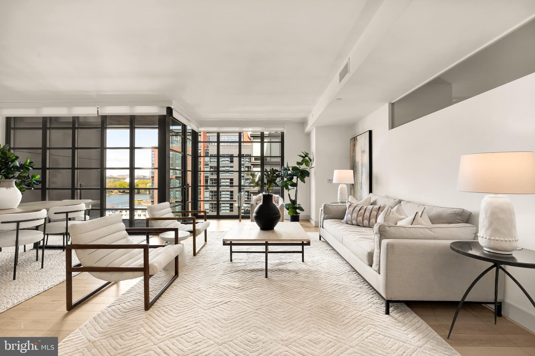 45 Sutton Sq SW #906