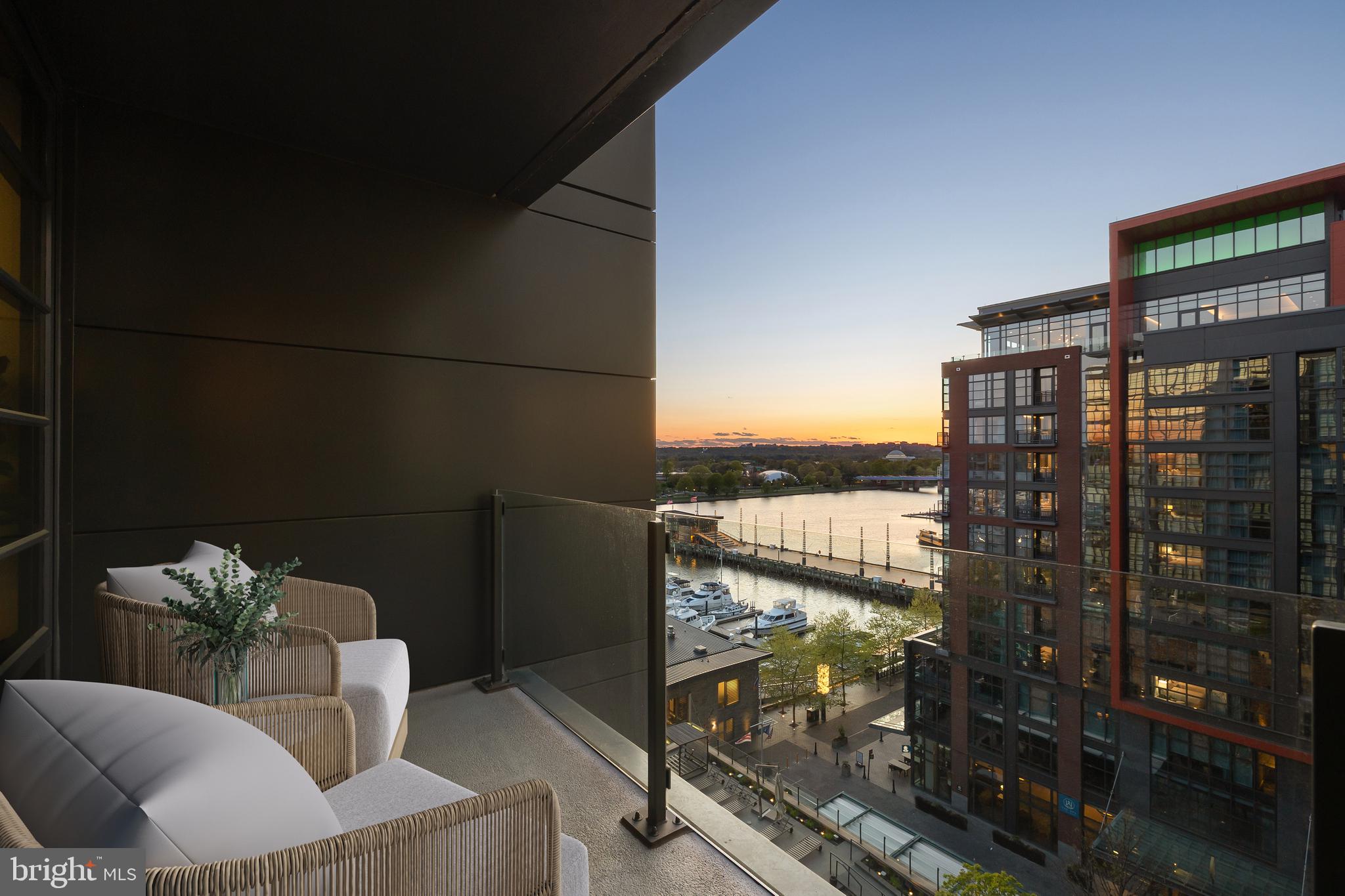 45 Sutton Sq SW #906