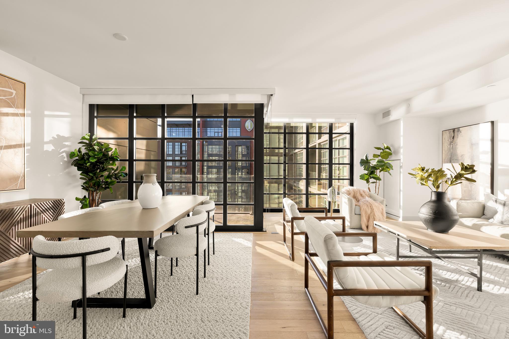 45 Sutton Sq SW #906