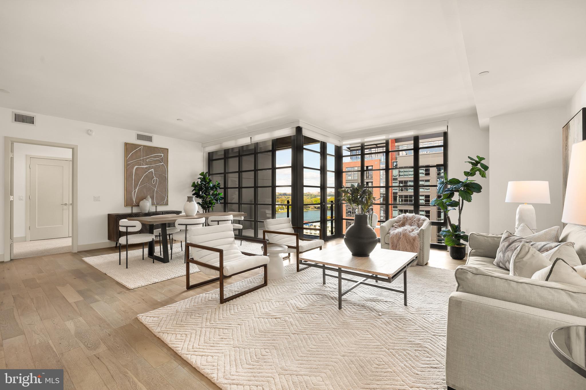 45 Sutton Sq SW #906