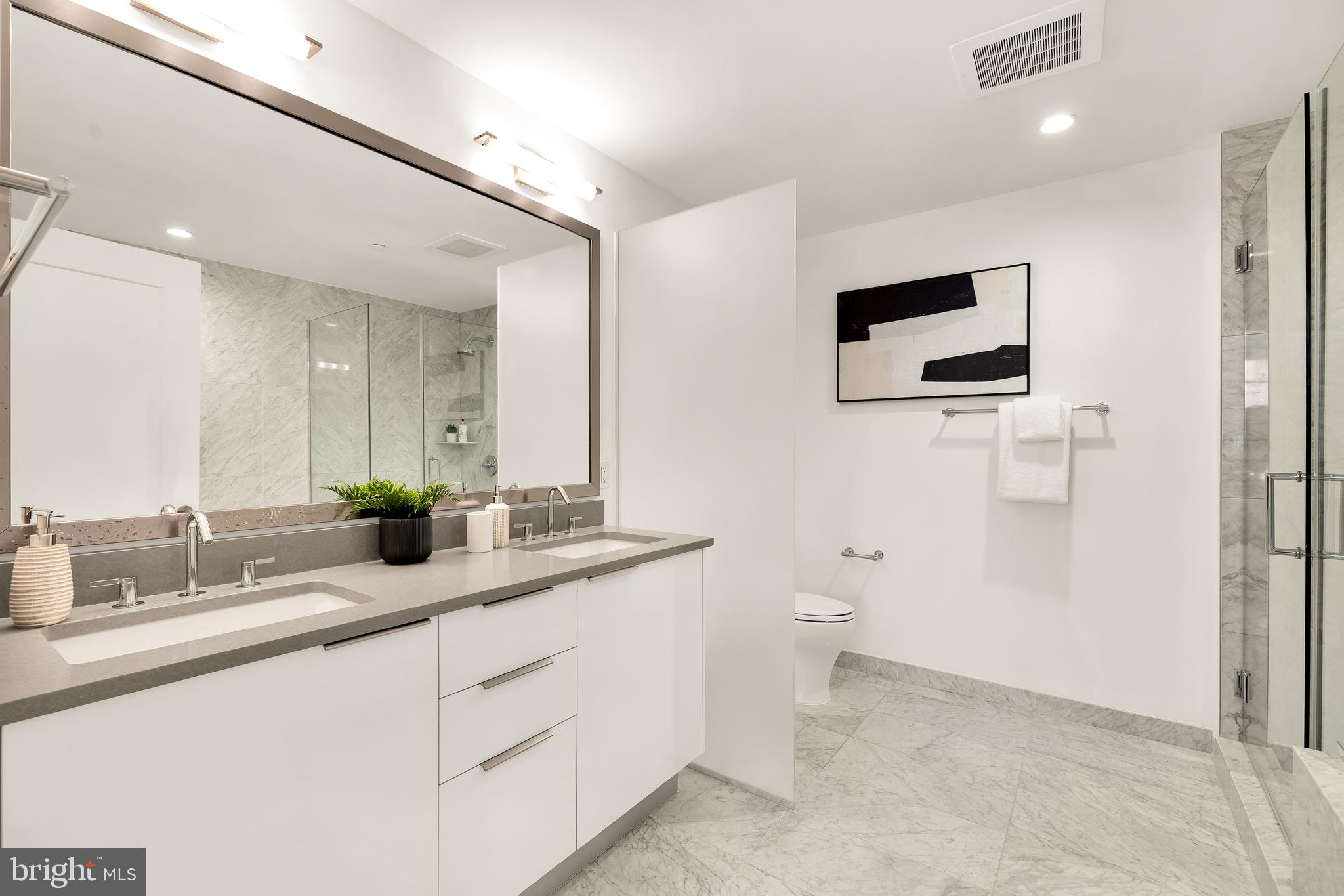 45 Sutton Sq SW #906