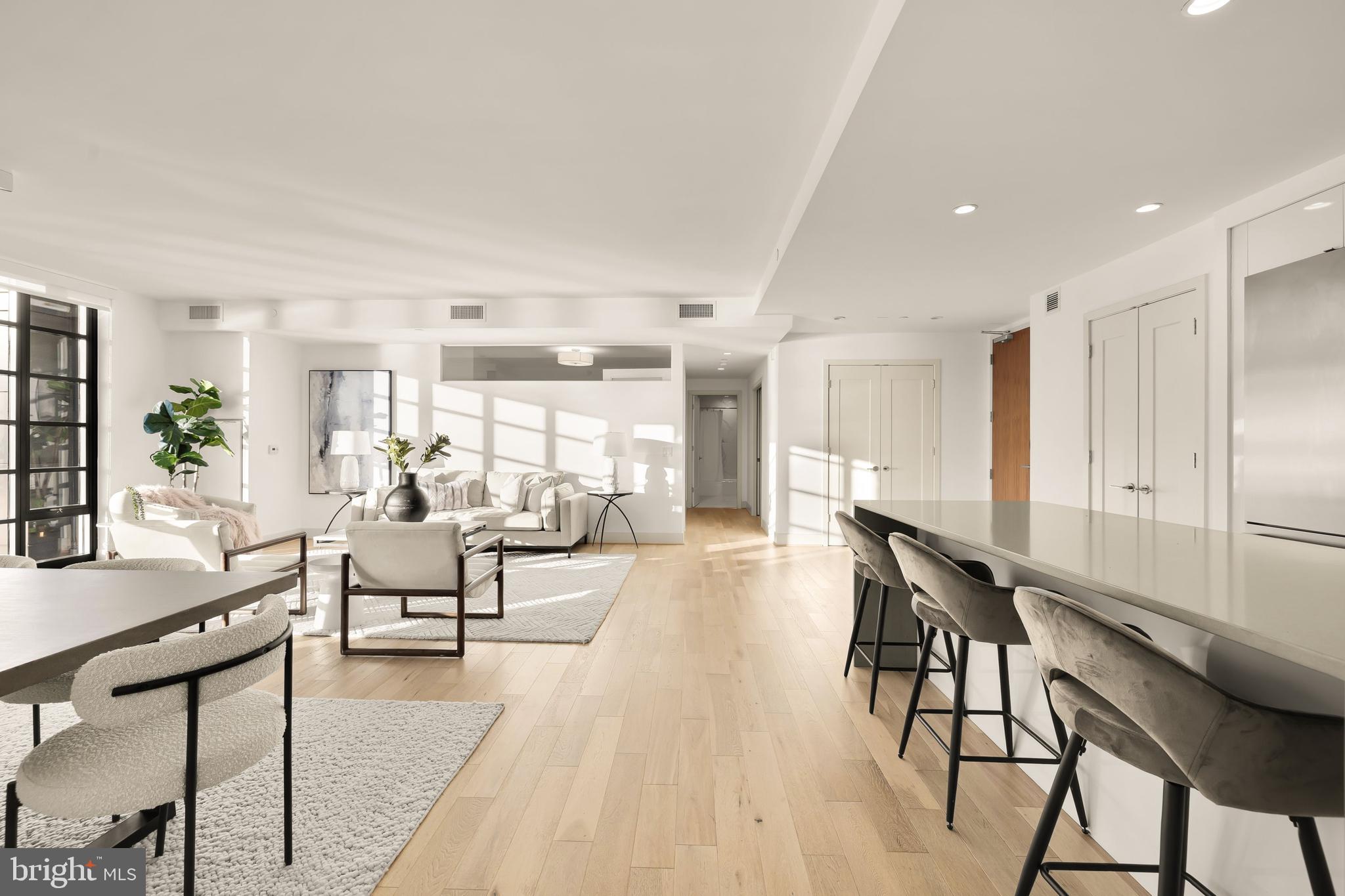 45 Sutton Sq SW #906