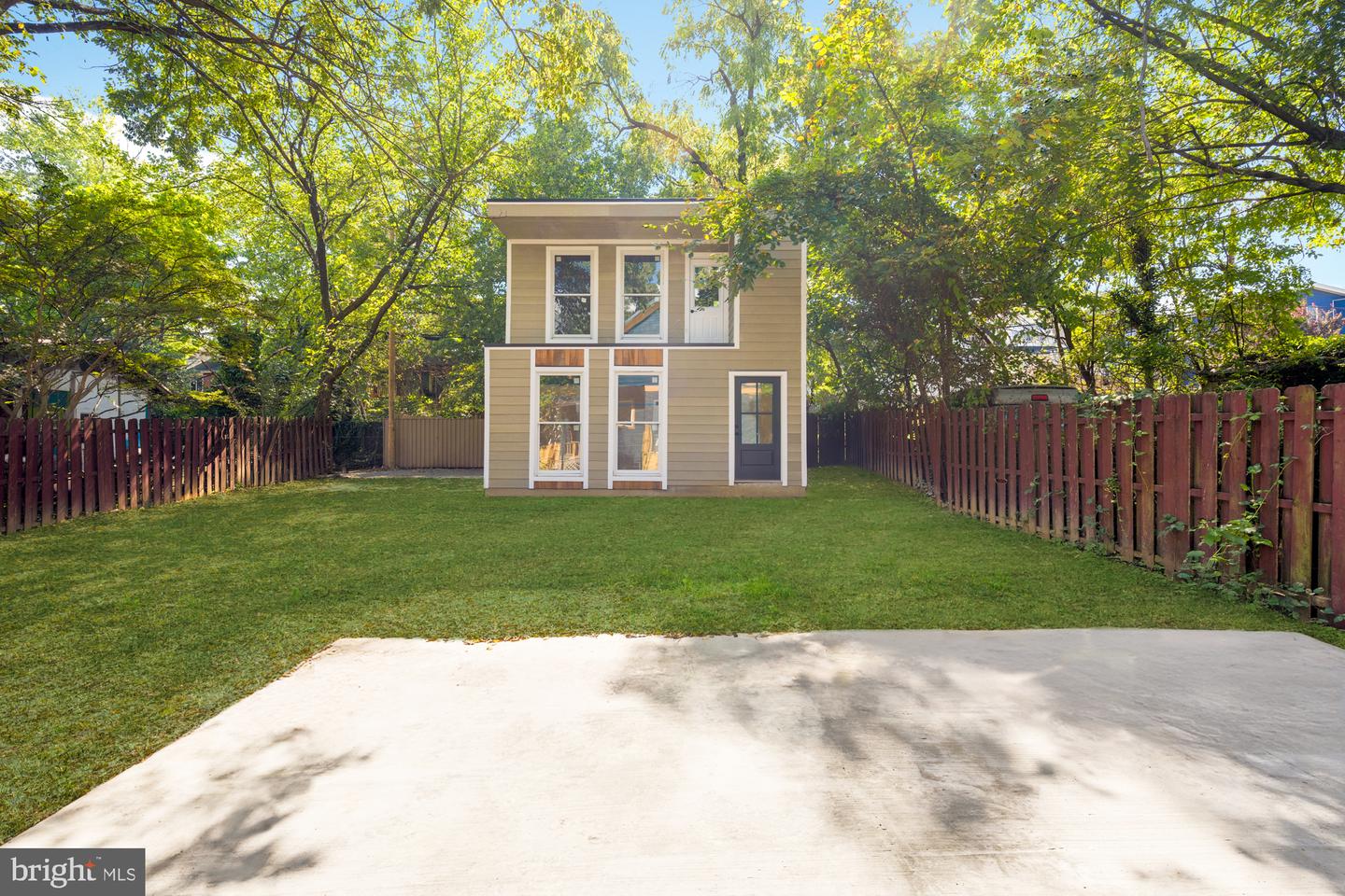 1925 Lawrence St NE