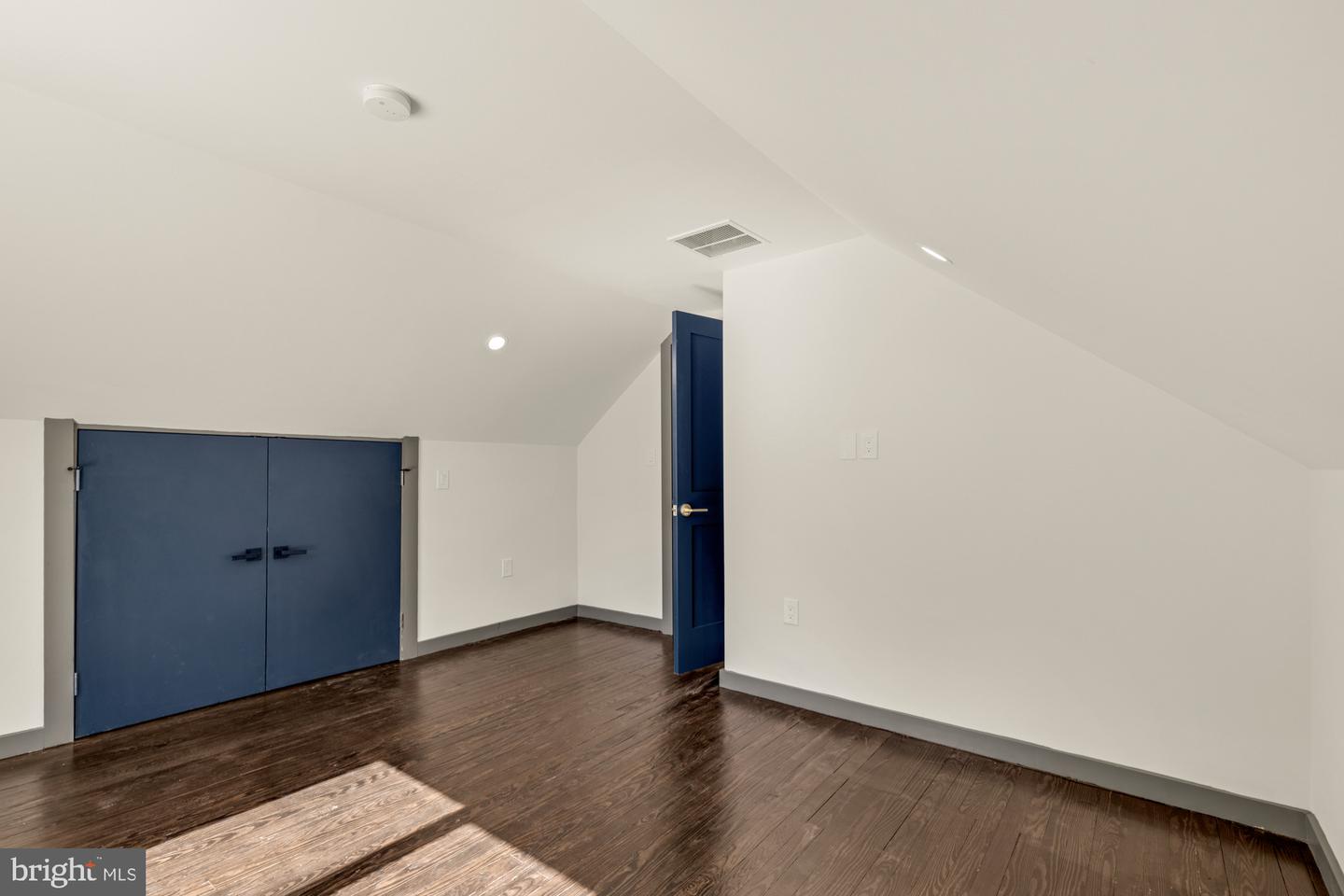 1925 Lawrence St NE