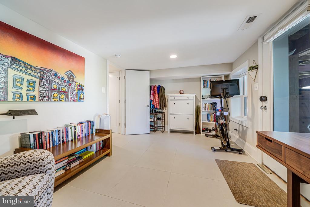727 Gallatin St NW