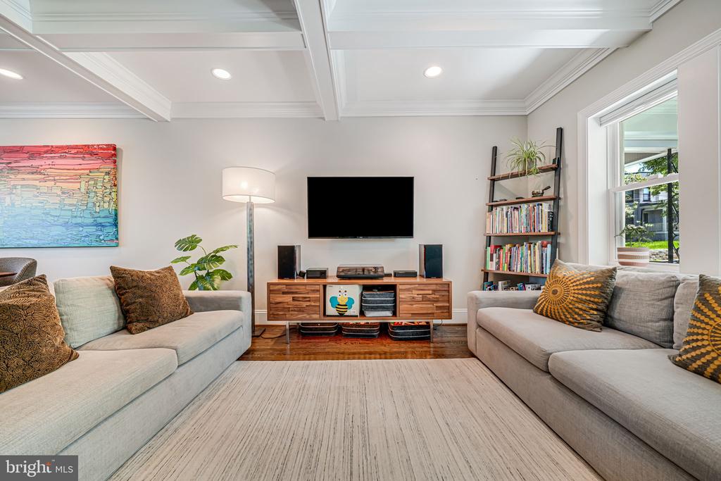 727 Gallatin St NW
