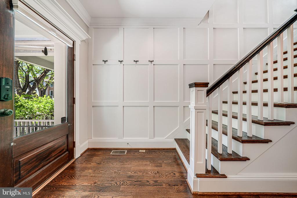 727 Gallatin St NW