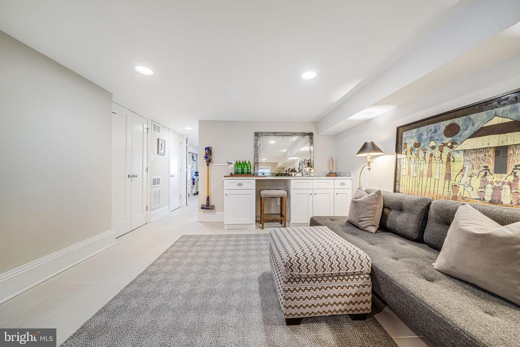 727 Gallatin St NW