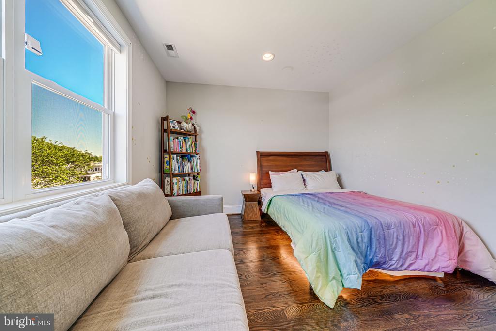 727 Gallatin St NW