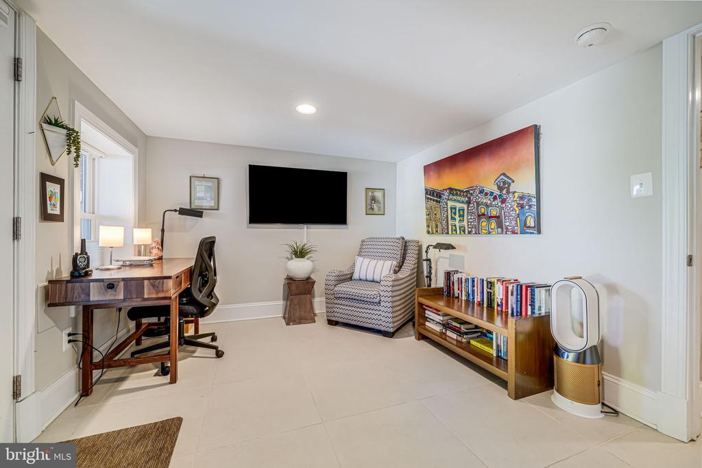 727 Gallatin St NW