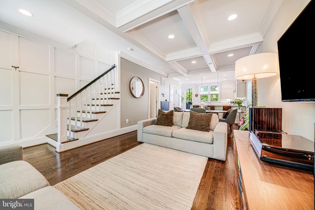 727 Gallatin St NW