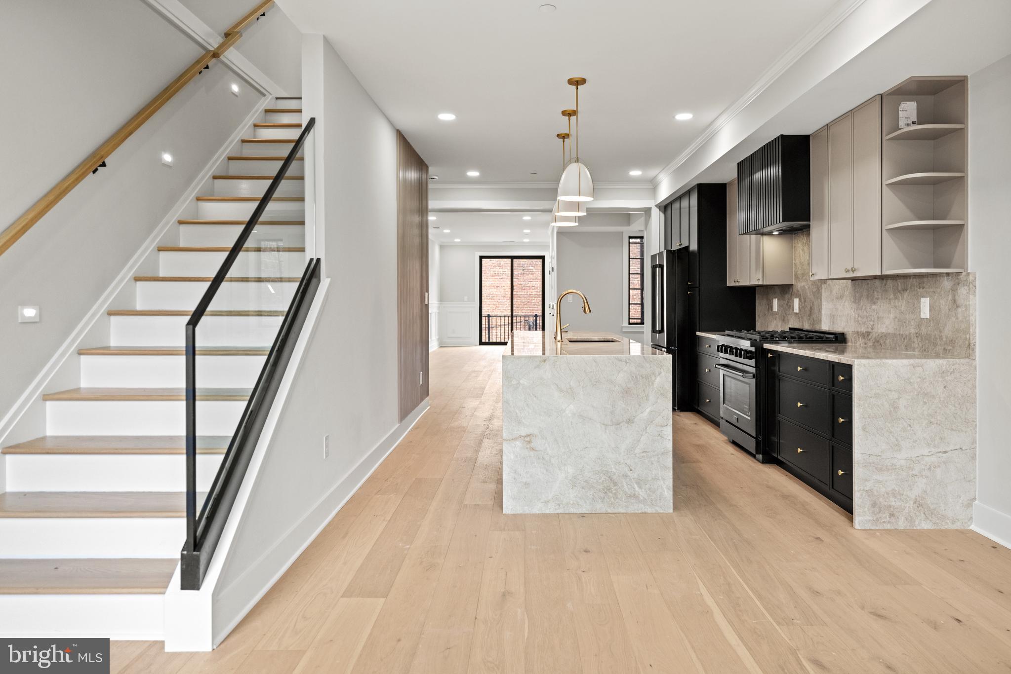 1407 1st St NW #Ph-2