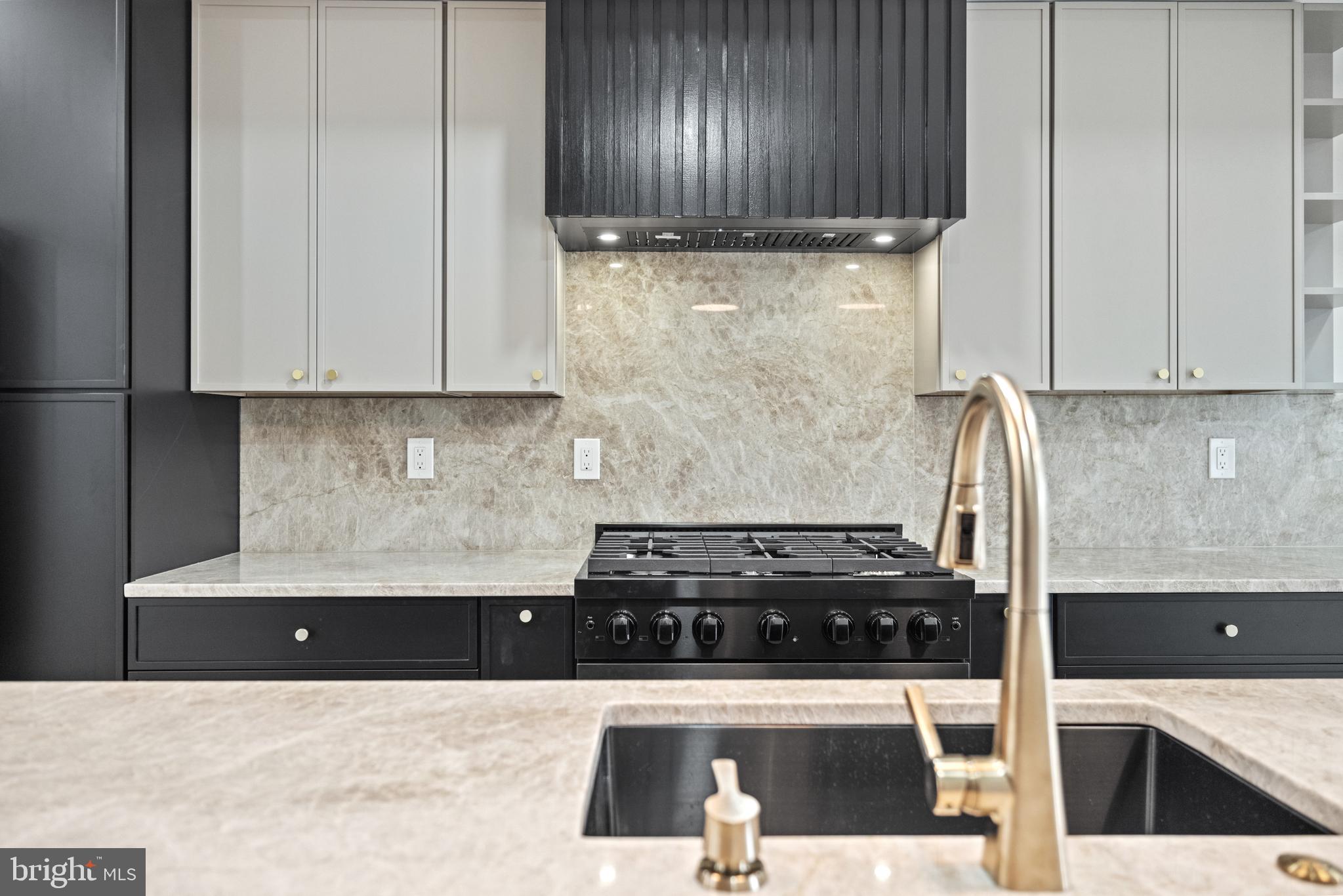 1407 1st St NW #Ph-2