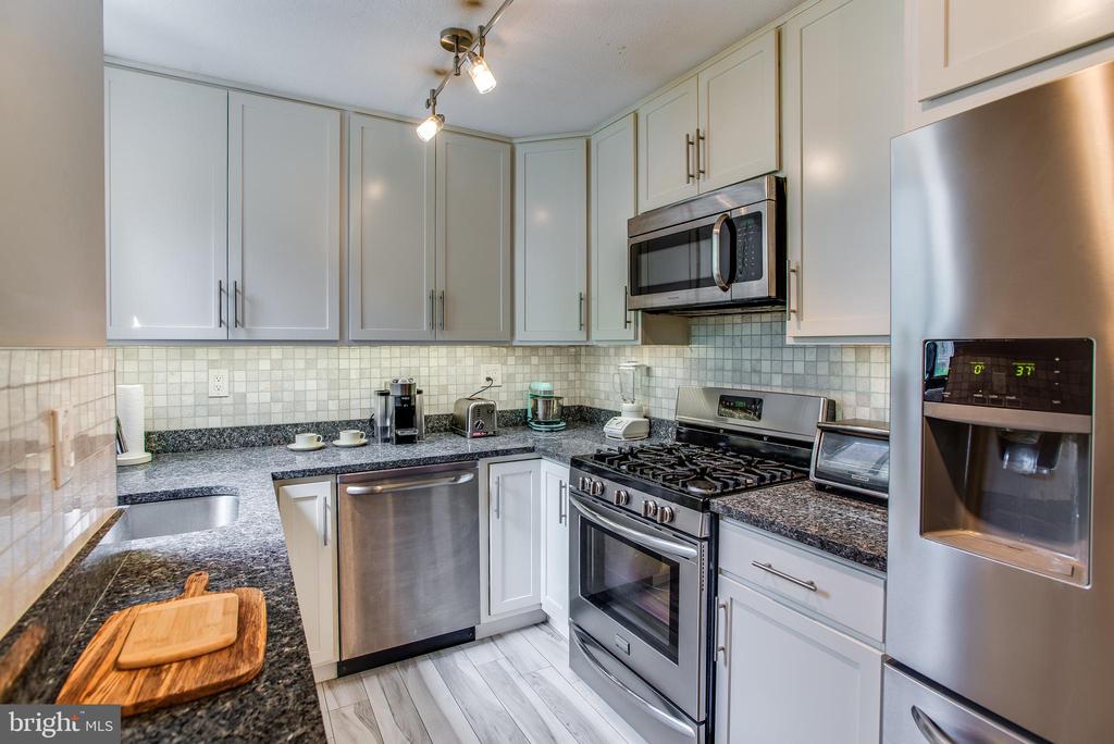 2201 L ST NW #500