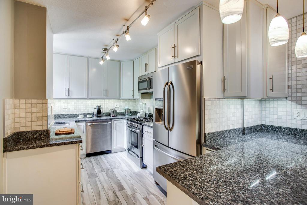 2201 L ST NW #500
