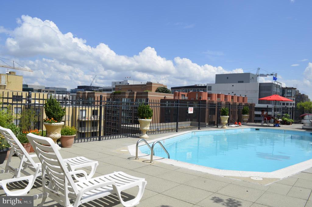 2201 L ST NW #500
