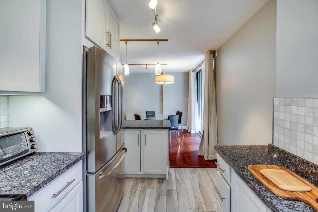 2201 L ST NW #500