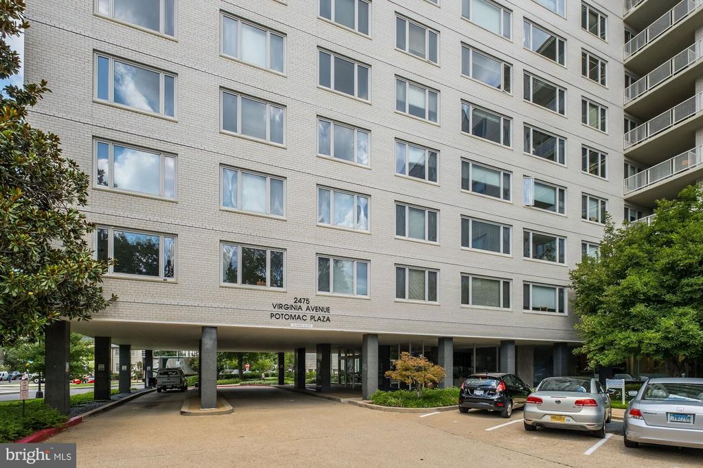 2475 Virginia Ave NW #211