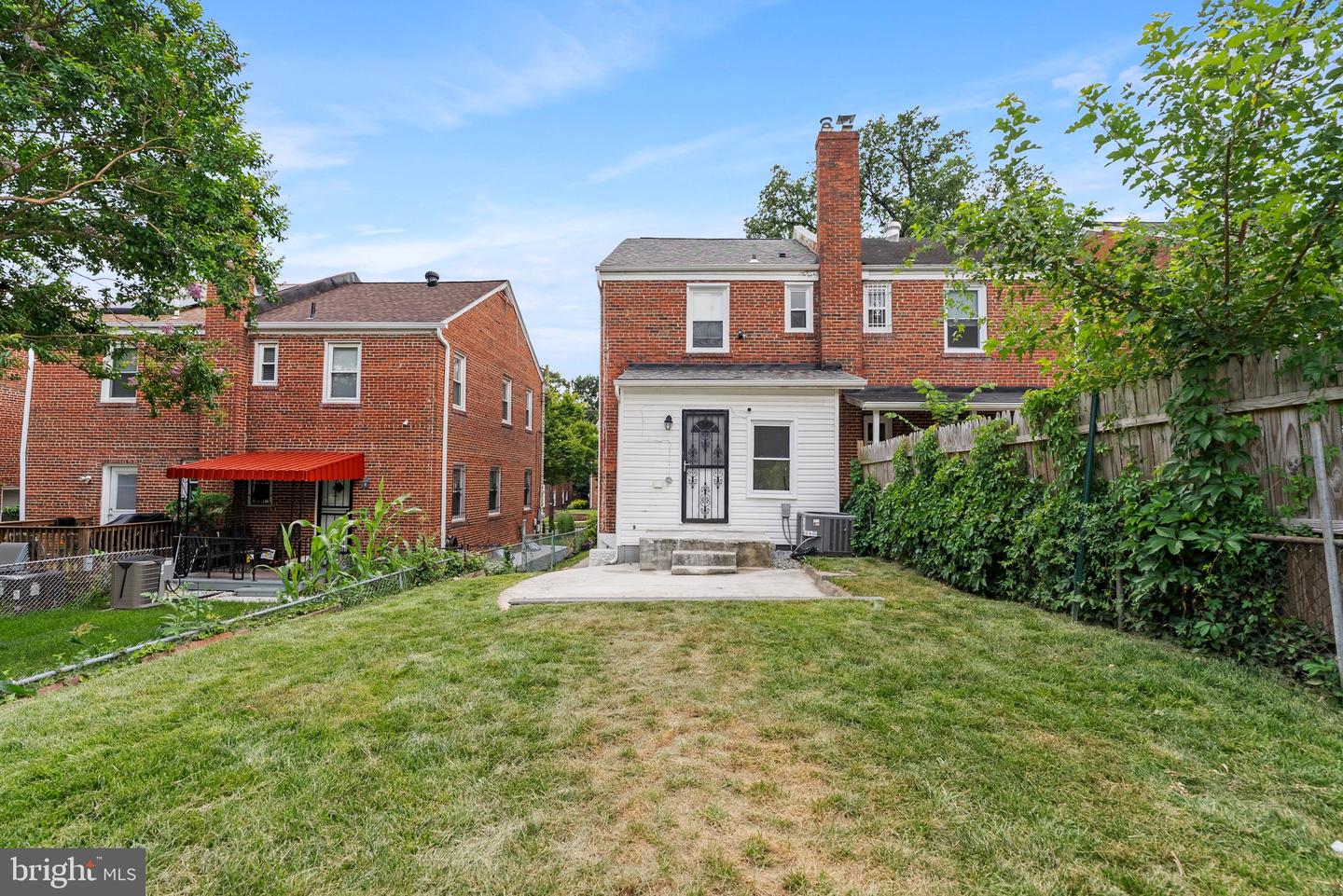 47 Underwood Pl NW