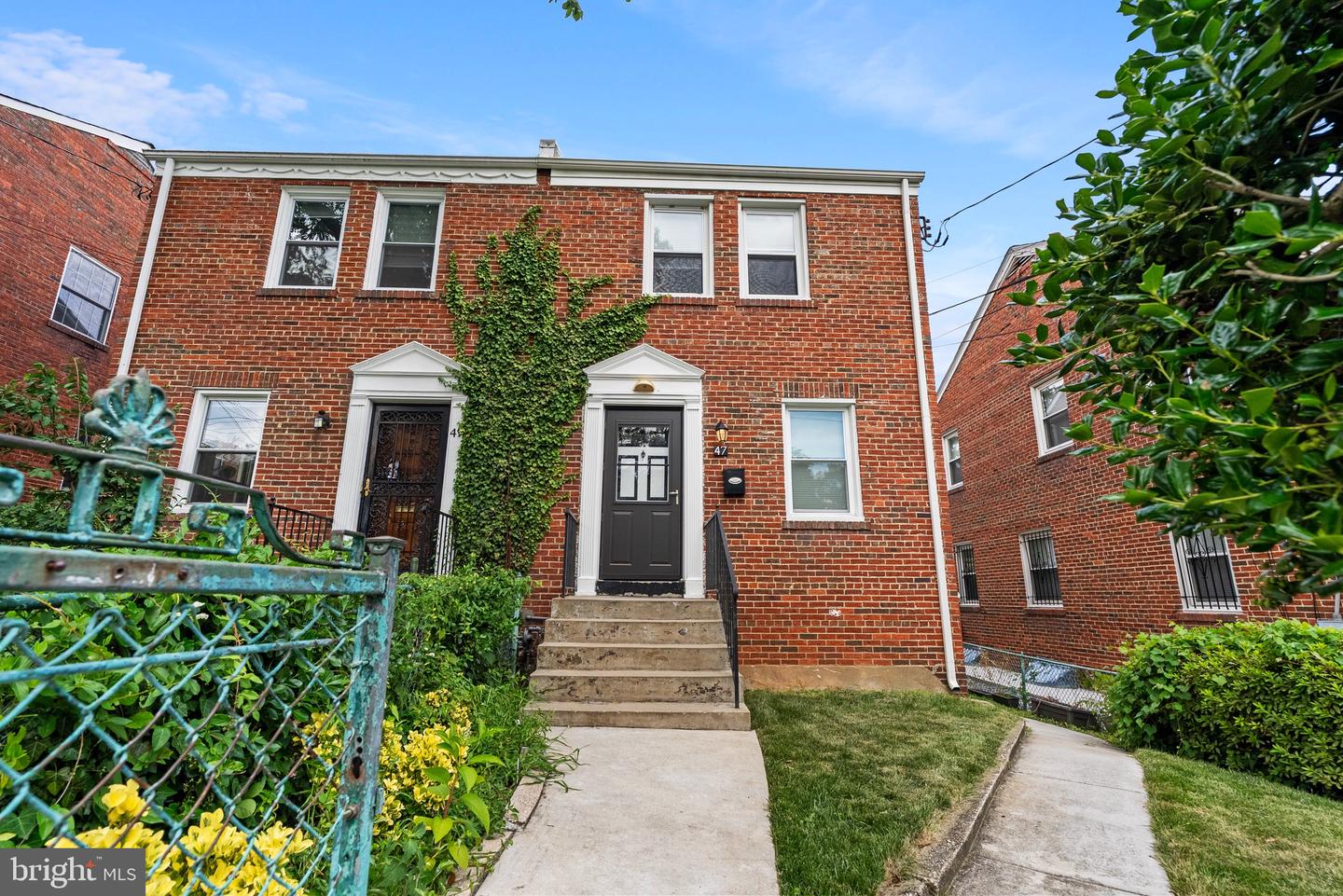 47 Underwood Pl NW