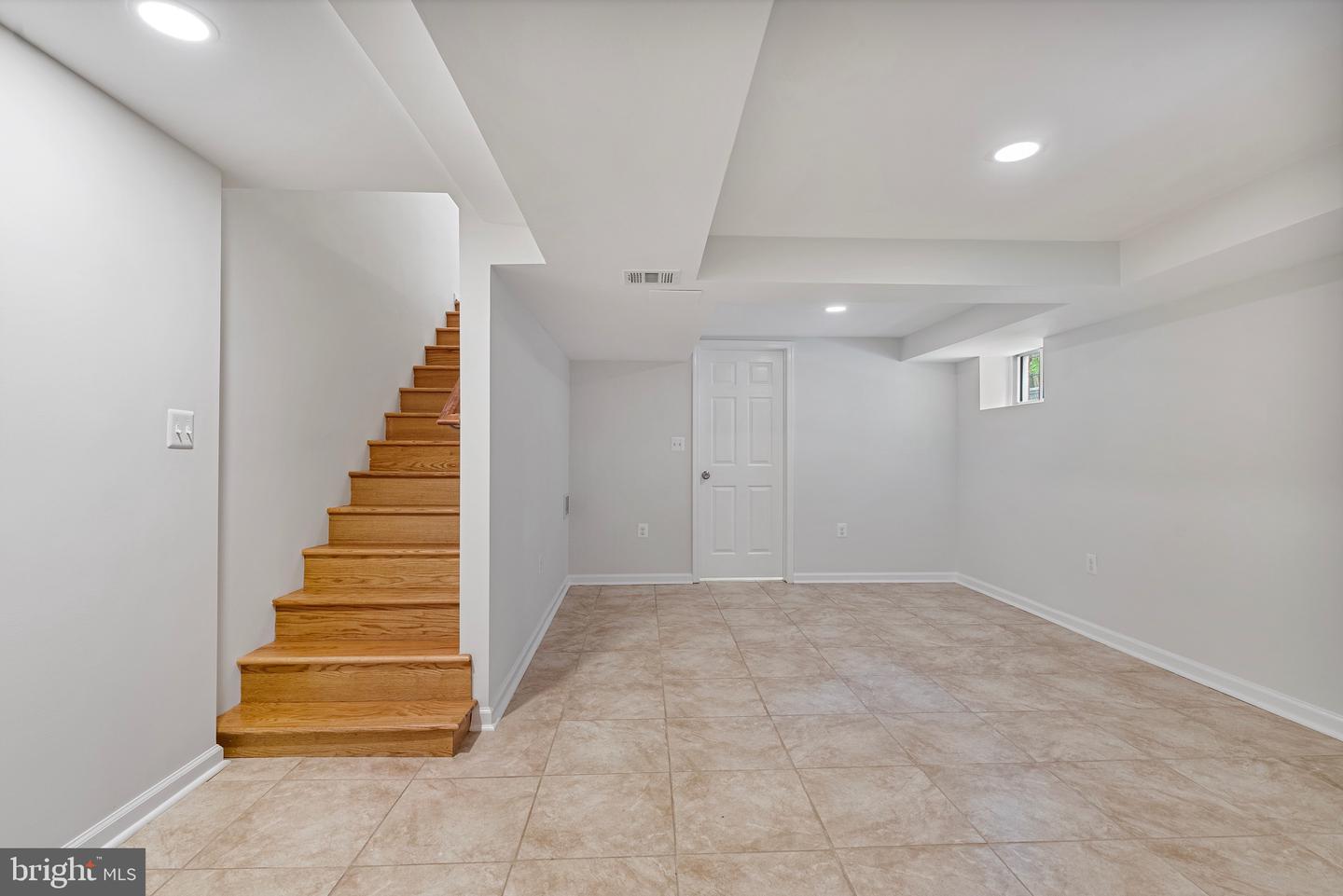 47 Underwood Pl NW