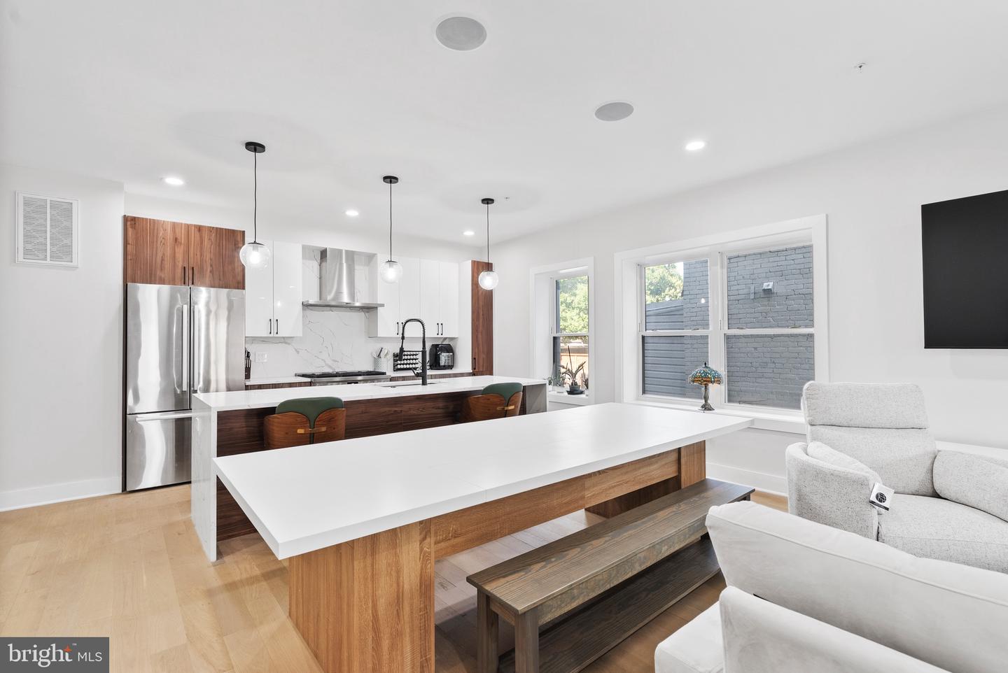 615 IRVING ST NW #1F