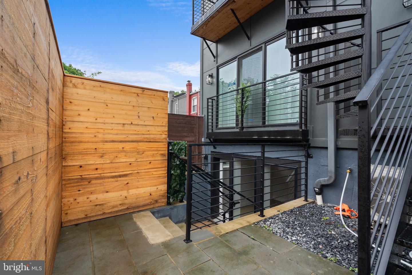 615 IRVING ST NW #1F