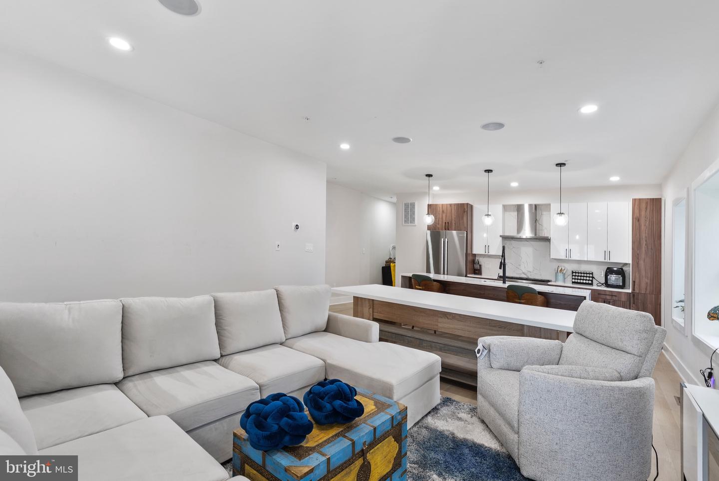 615 IRVING ST NW #1F