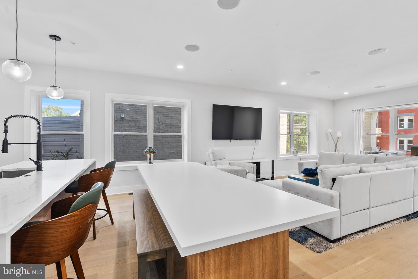 615 IRVING ST NW #1F