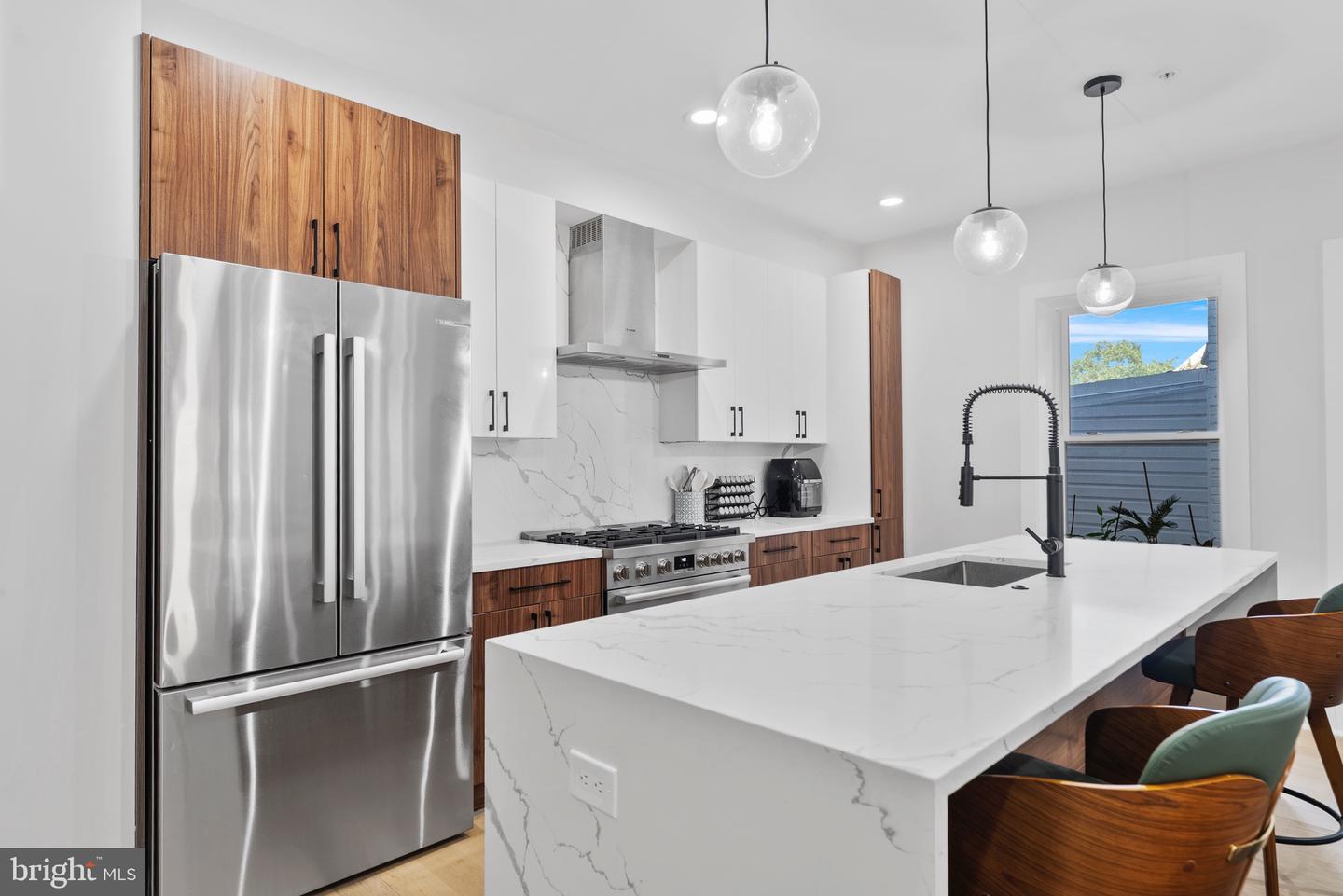 615 IRVING ST NW #1F