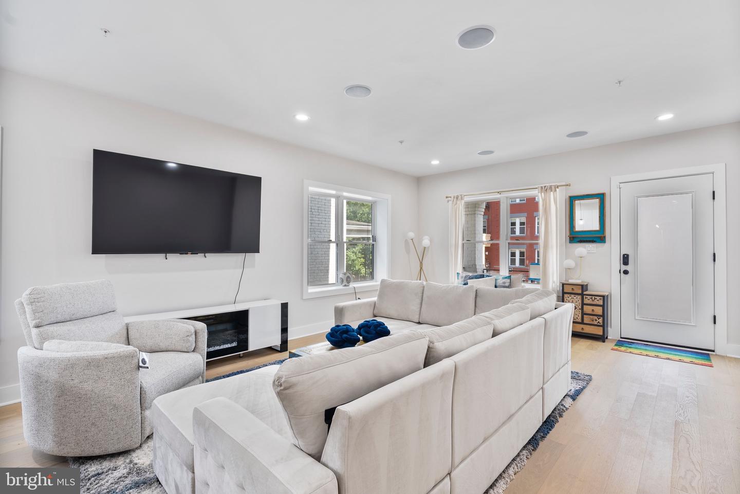 615 IRVING ST NW #1F
