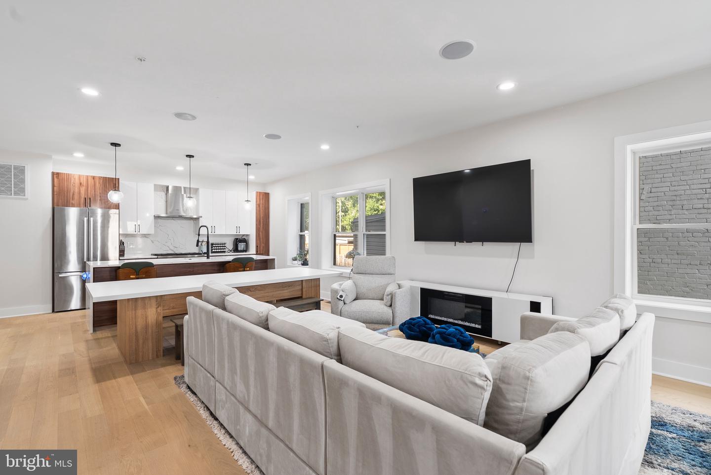 615 IRVING ST NW #1F