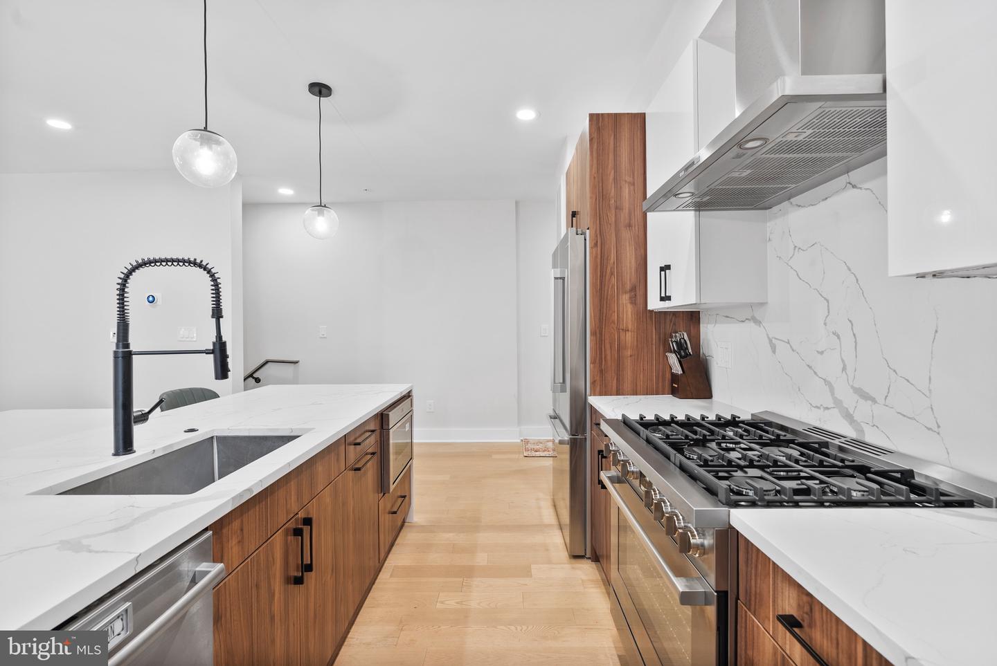 615 IRVING ST NW #1F