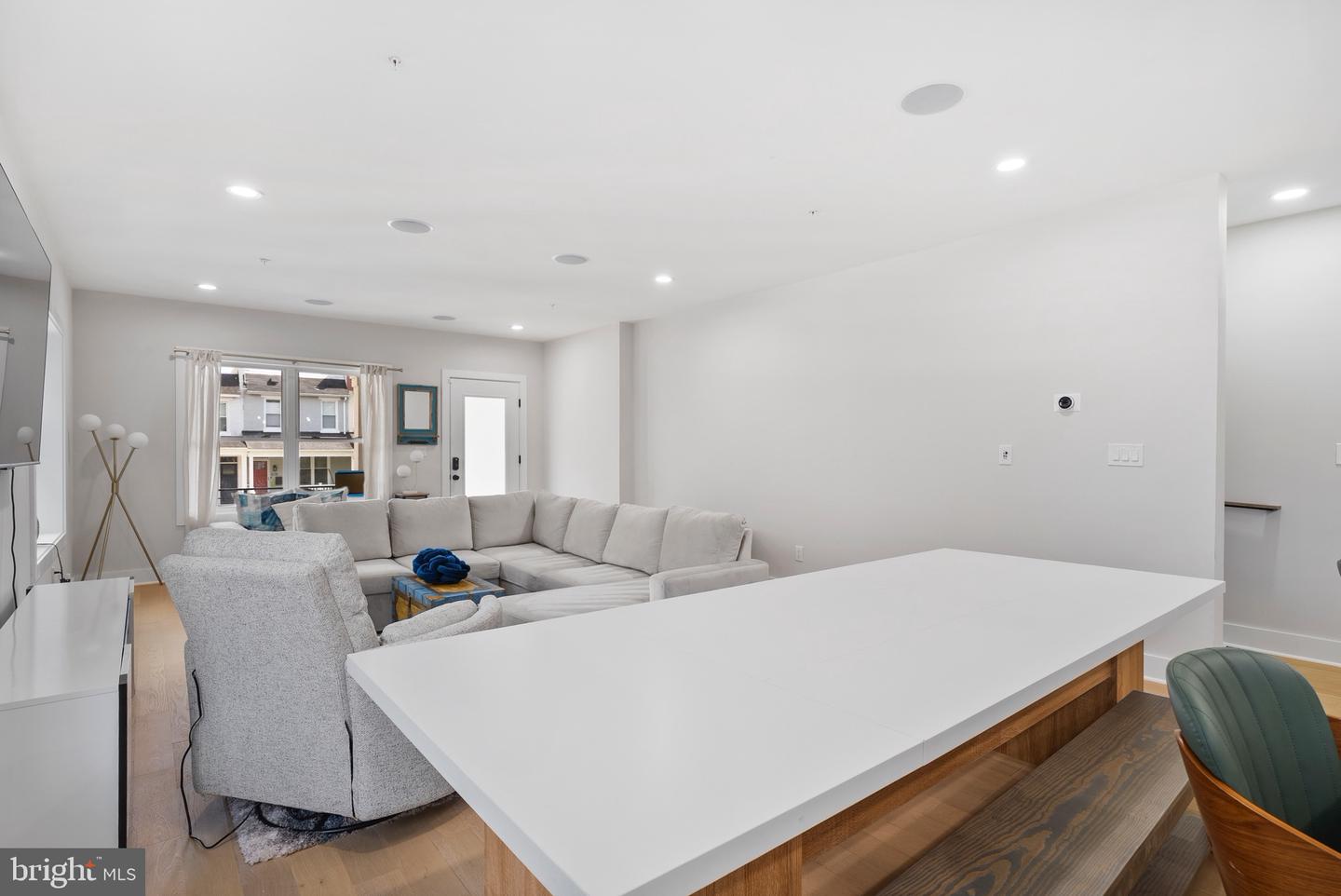 615 IRVING ST NW #1F