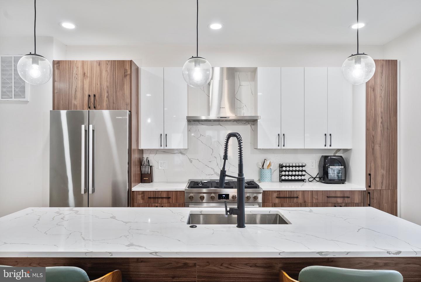 615 IRVING ST NW #1F