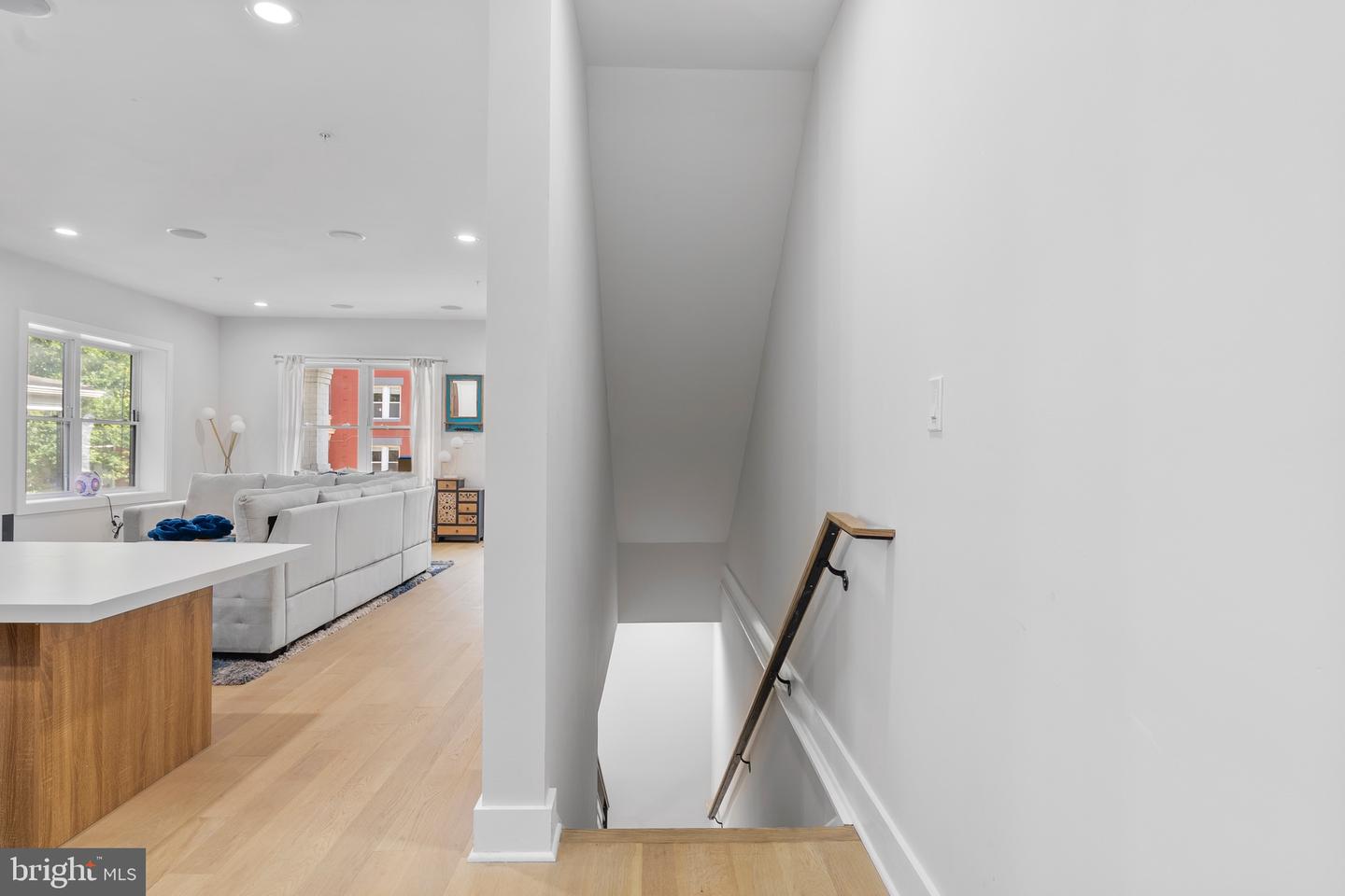 615 IRVING ST NW #1F