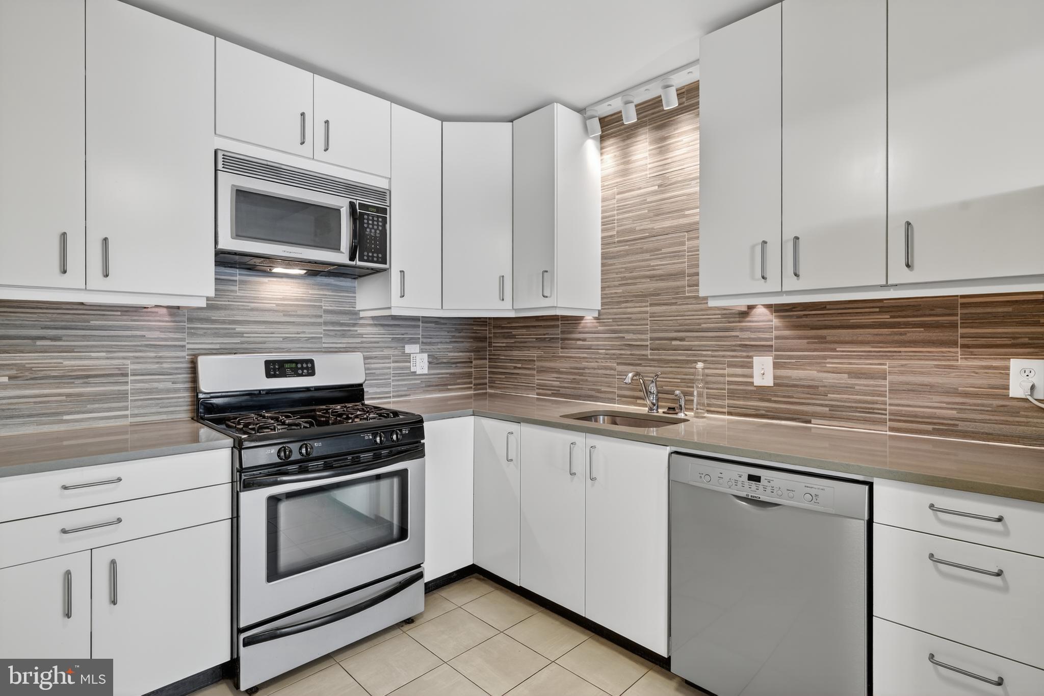 3001 VEAZEY TERRACE NW 529