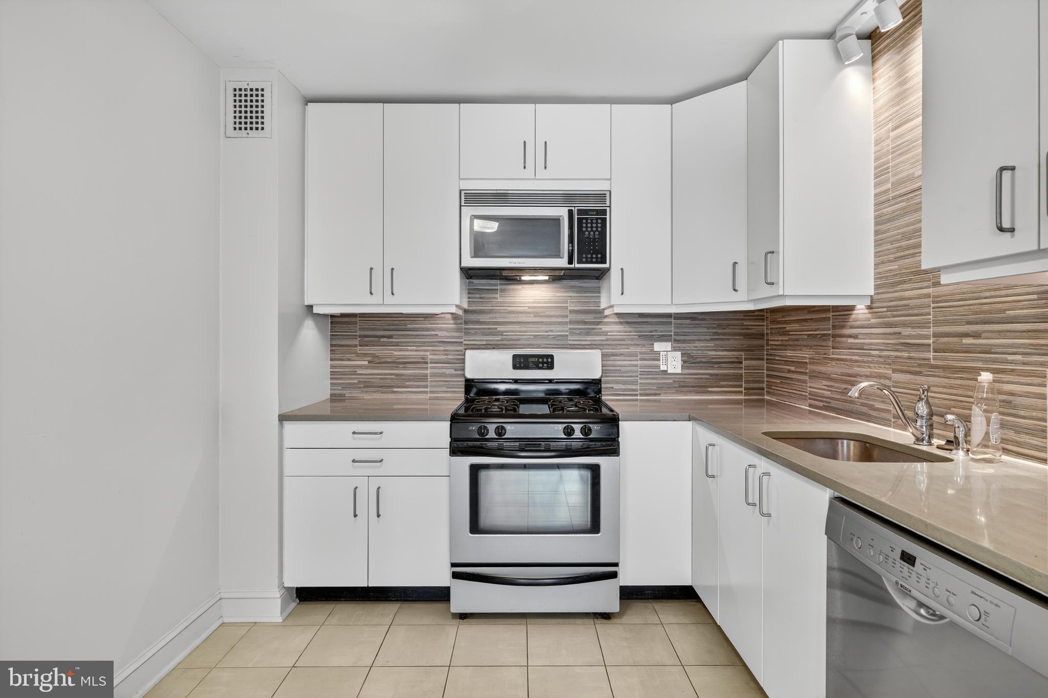 3001 VEAZEY TERRACE NW 529