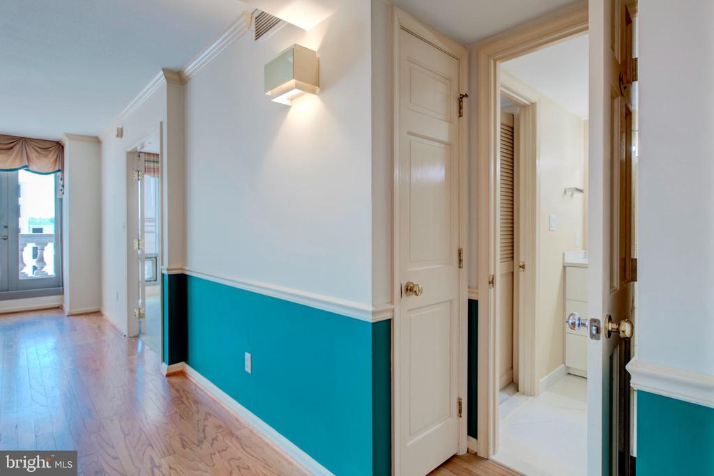 701 PENNSYLVANIA AVENUE NW 1114