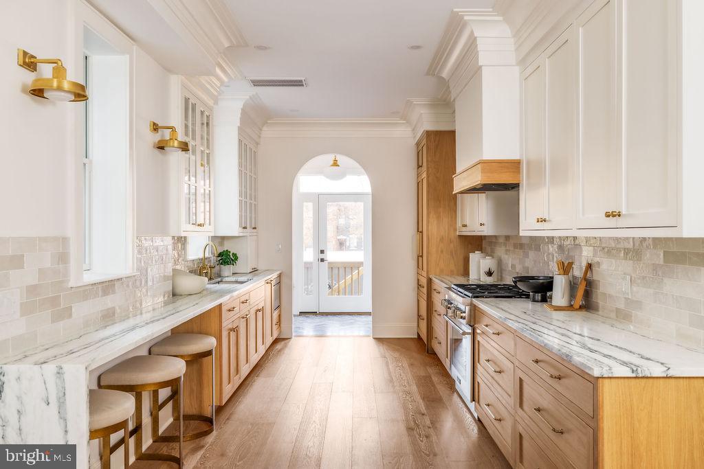 2460 ONTARIO ROAD NW