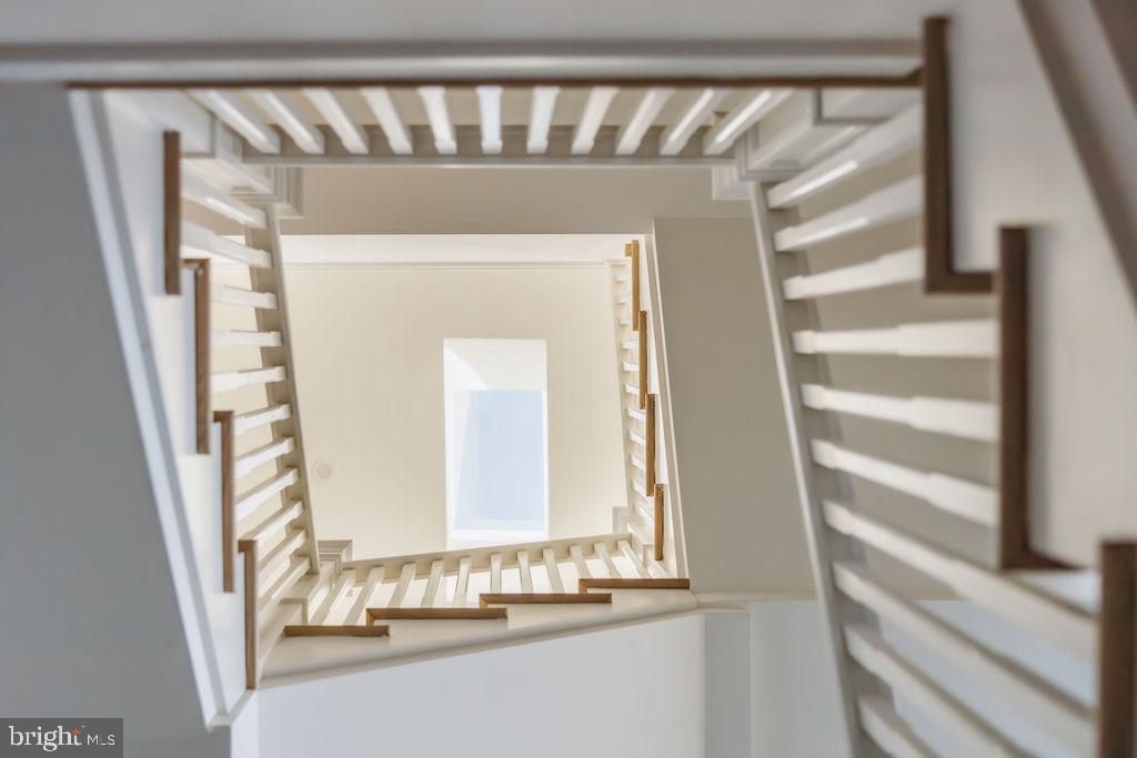 2460 ONTARIO ROAD NW