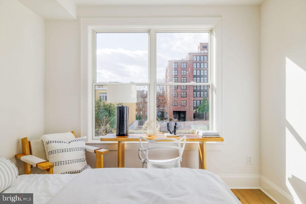 2460 ONTARIO ROAD NW